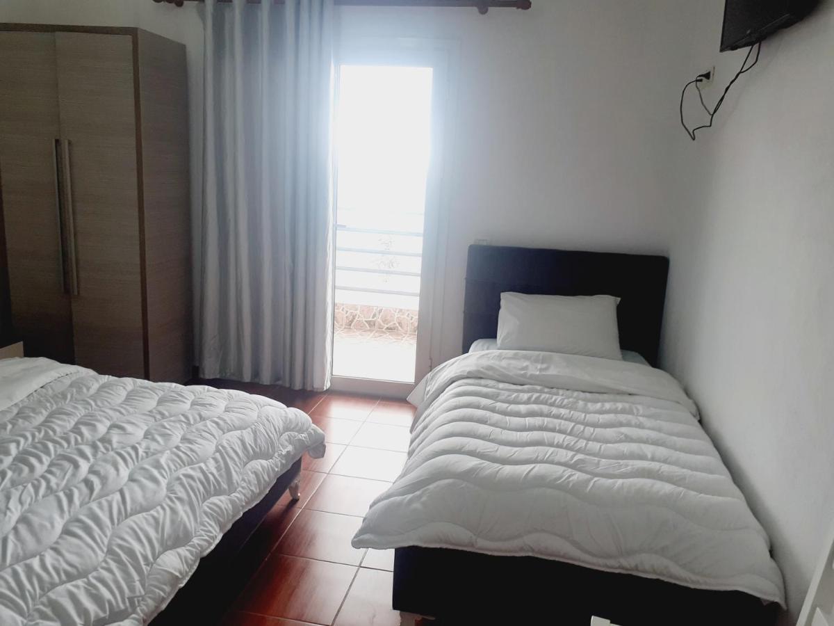 הימארה Anxhelos Hotel מראה חיצוני תמונה
