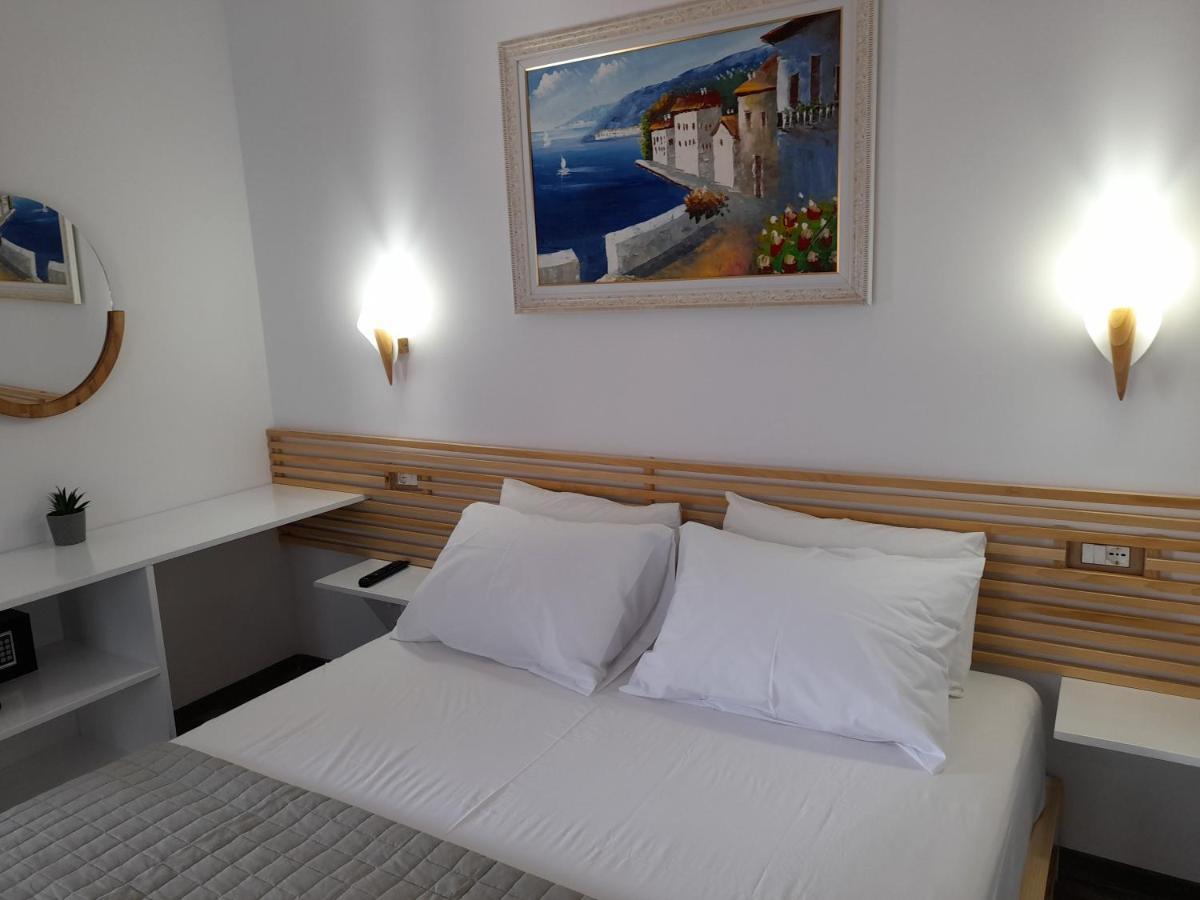 הימארה Anxhelos Hotel מראה חיצוני תמונה